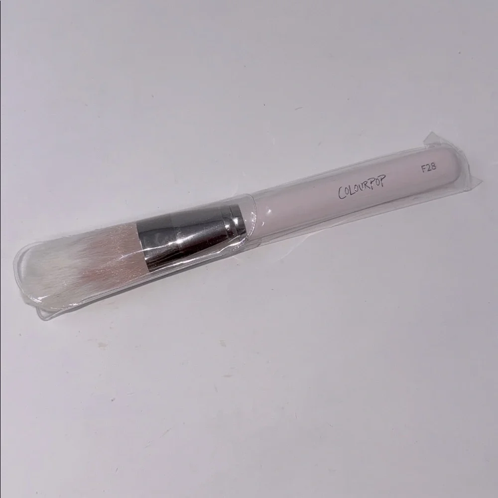 NWT ColourPop Large Face Brush F28 pink and white
